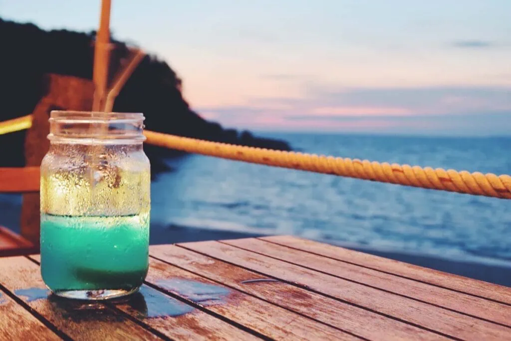 Nightlife in Kavala: Where to Drink Your Cocktail