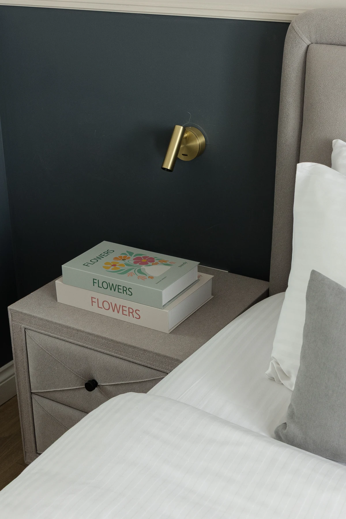 HOUSE L Where elegance meets charm: OikiaClassic offers a refined experience