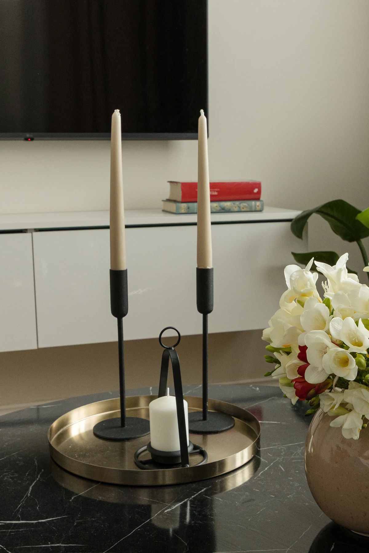 HOUSE M Find tranquility and modern elegance at OikiaClassic accommodation
